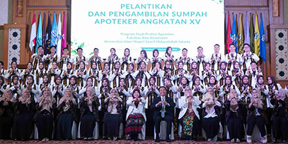 UIN Jakarta Lantik dan Ambil Sumpah 37 Dokter dan 15 Apoteker folds.jpg